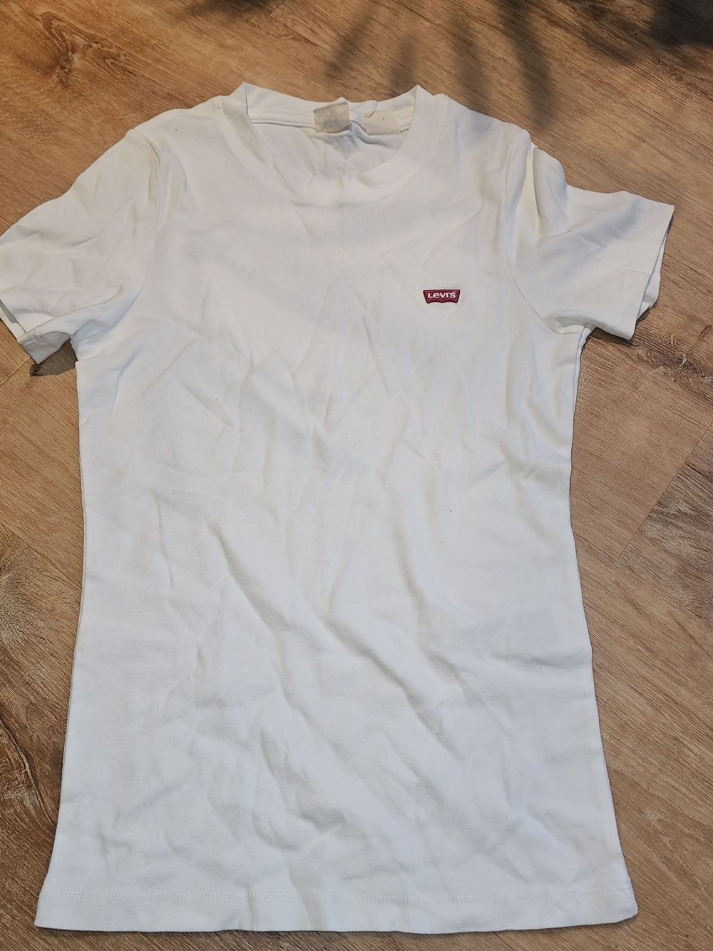 women's Levi's white short-sleeve crewneck t-shirt small NWOT